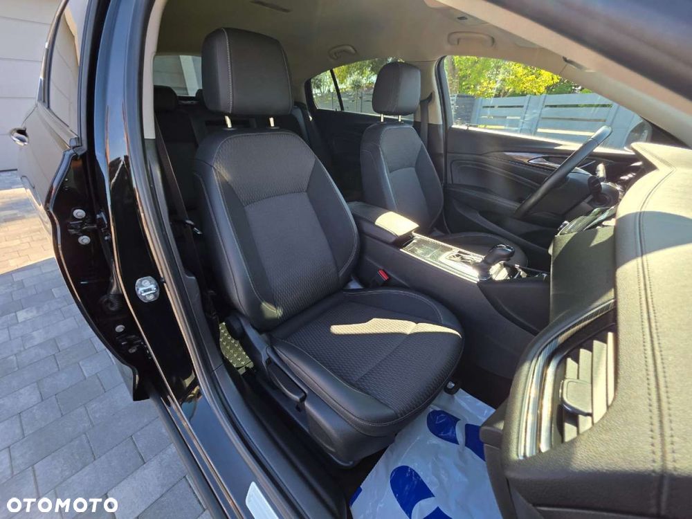 Opel Insignia - 25