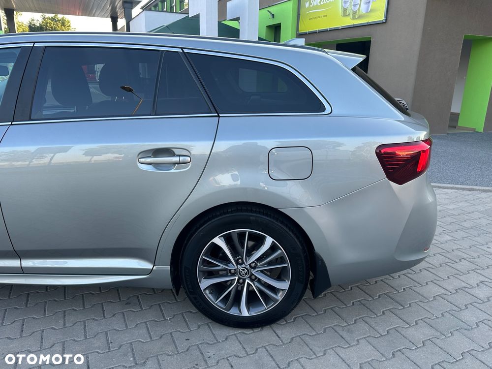 Toyota Avensis Touring Sports 1.8 Comfort - 4