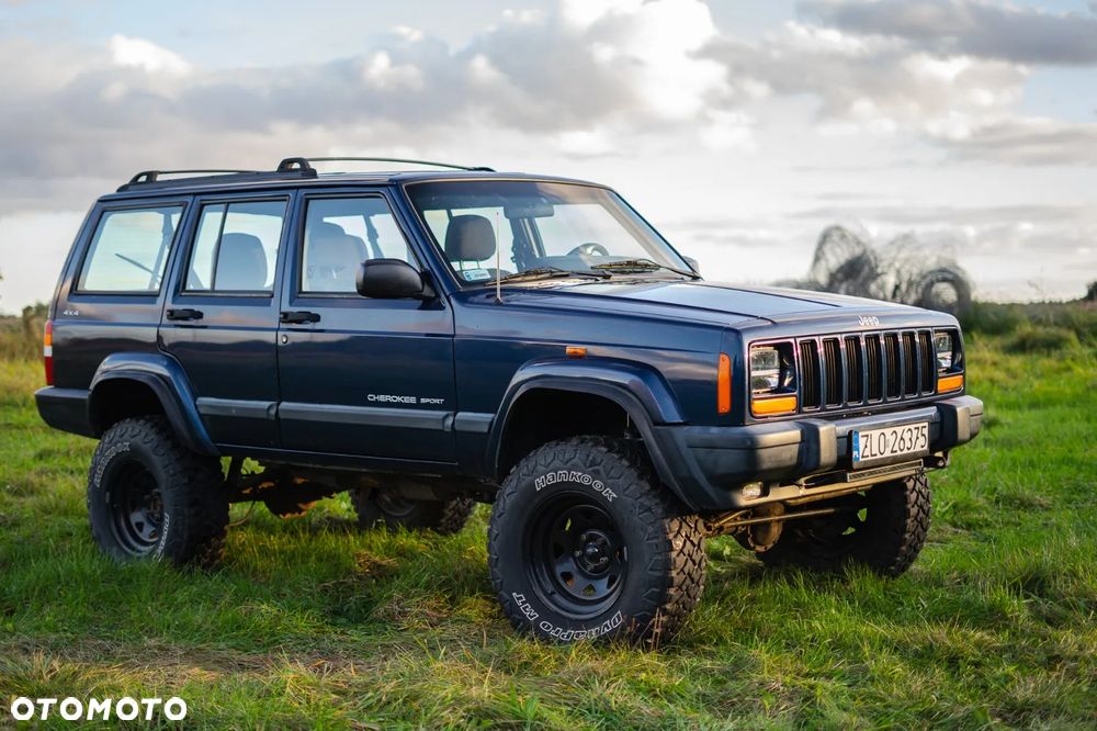 Jeep Cherokee 2.5 Sport - 2
