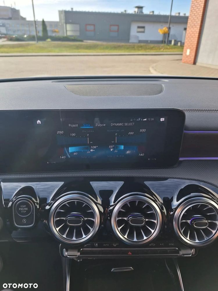 Mercedes-Benz CLA - 32