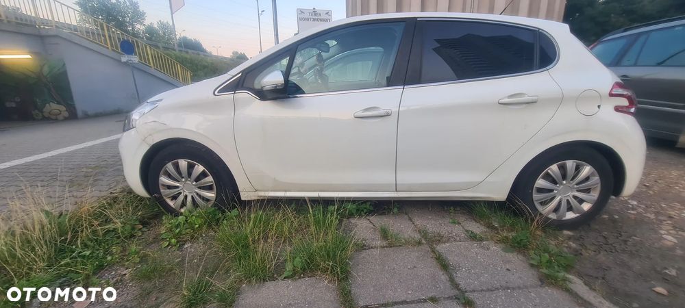 Peugeot 208 - 5