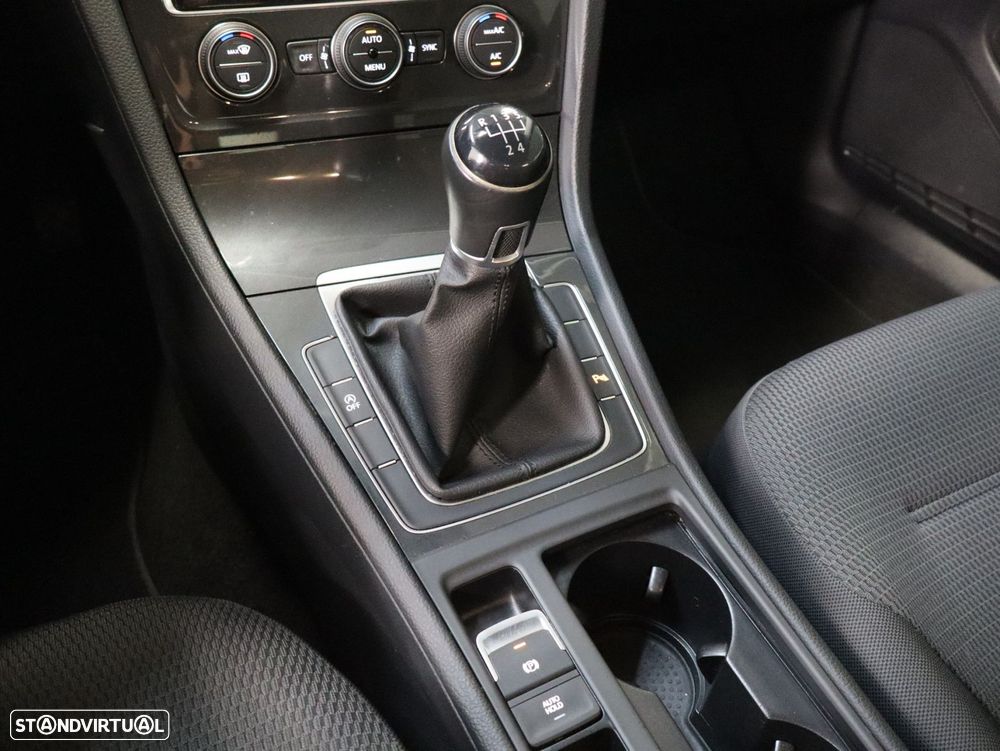 VW Golf Variant 1.6 TDi Confortline - 18