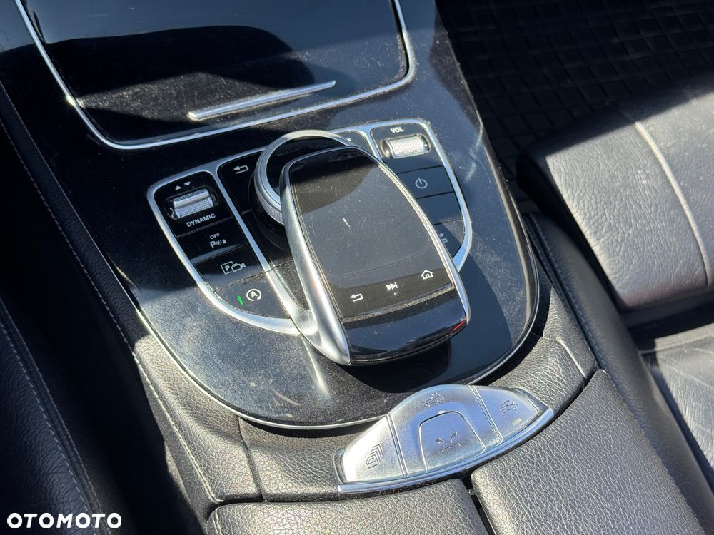 Mercedes-Benz Klasa E 200 4-Matic 9G-TRONIC - 27