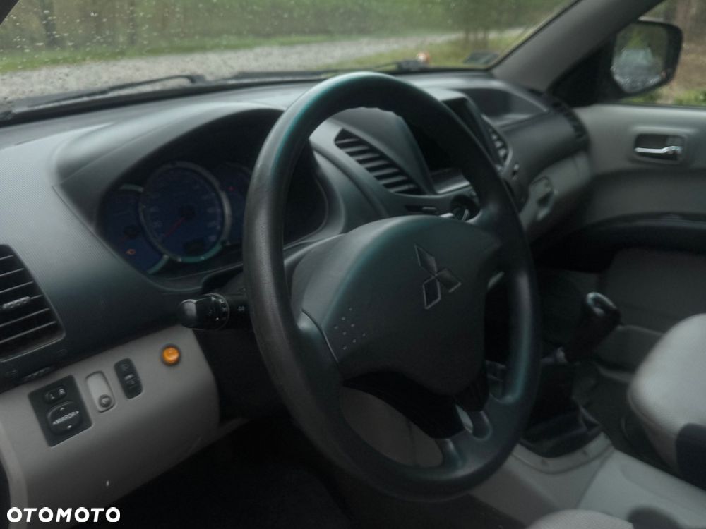 Mitsubishi L200 2.5 DID Intense + - 18
