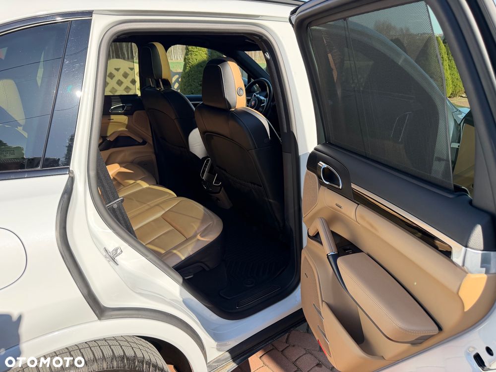 Porsche Cayenne Platinum Edition - 17