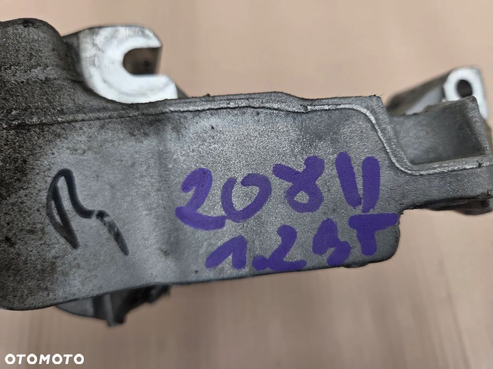 Łapa mocowanie alternatora Peugeot 208 II 1.2 TPH  9809714680 - 3