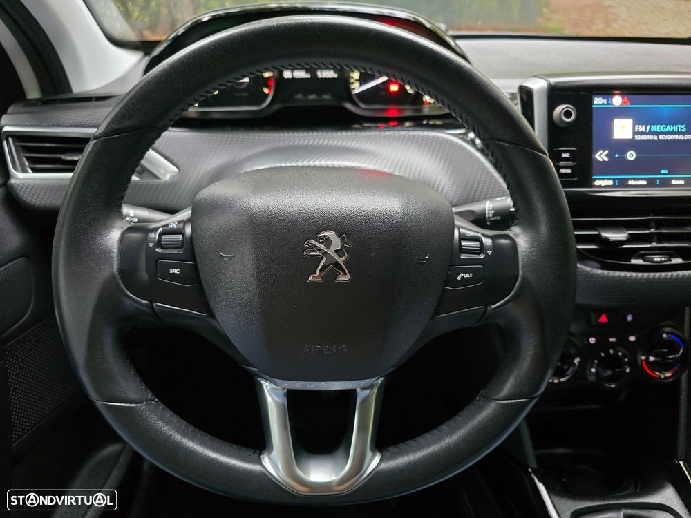 Peugeot 2008 1.2 PureTech Signature - 18