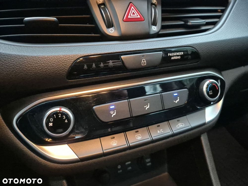 Hyundai i30 1.6 D Classic + - 21