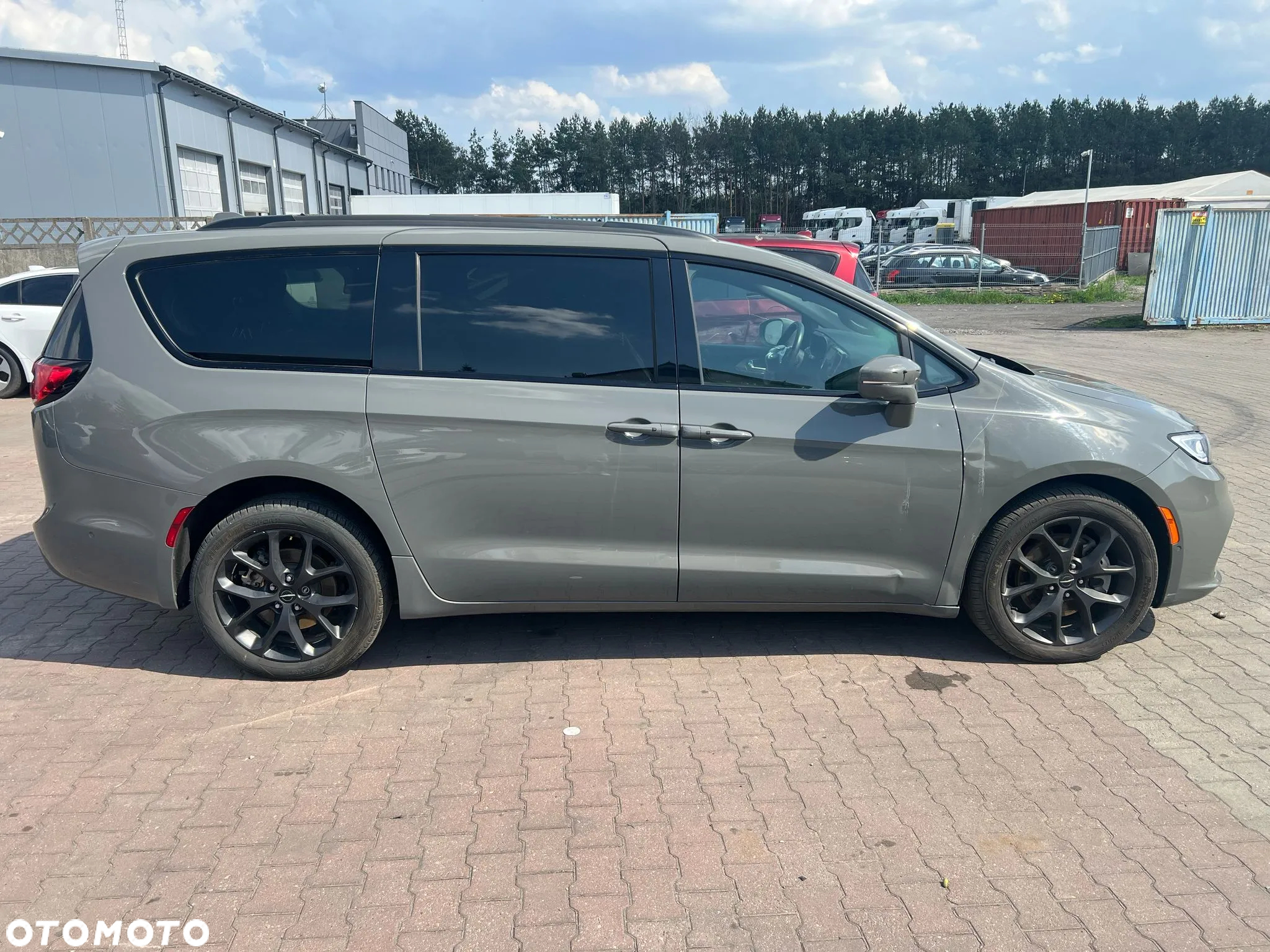 Chrysler Pacifica - 8