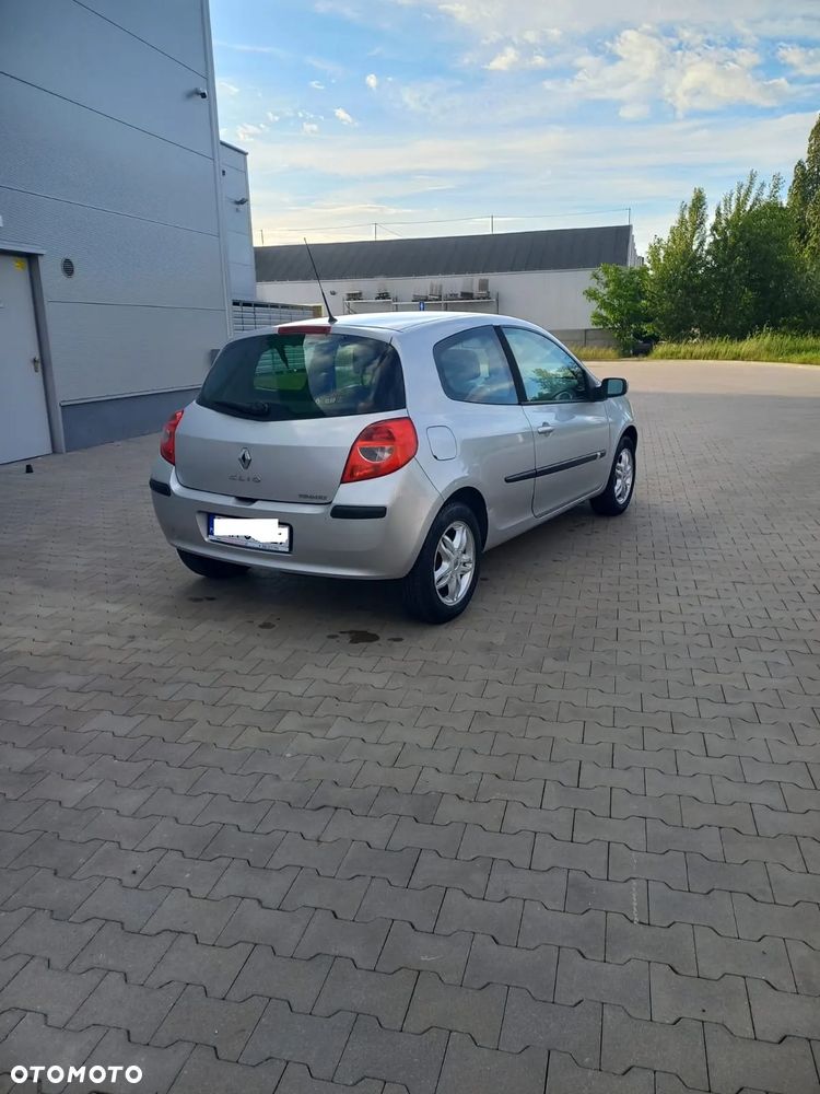 Renault Clio - 7