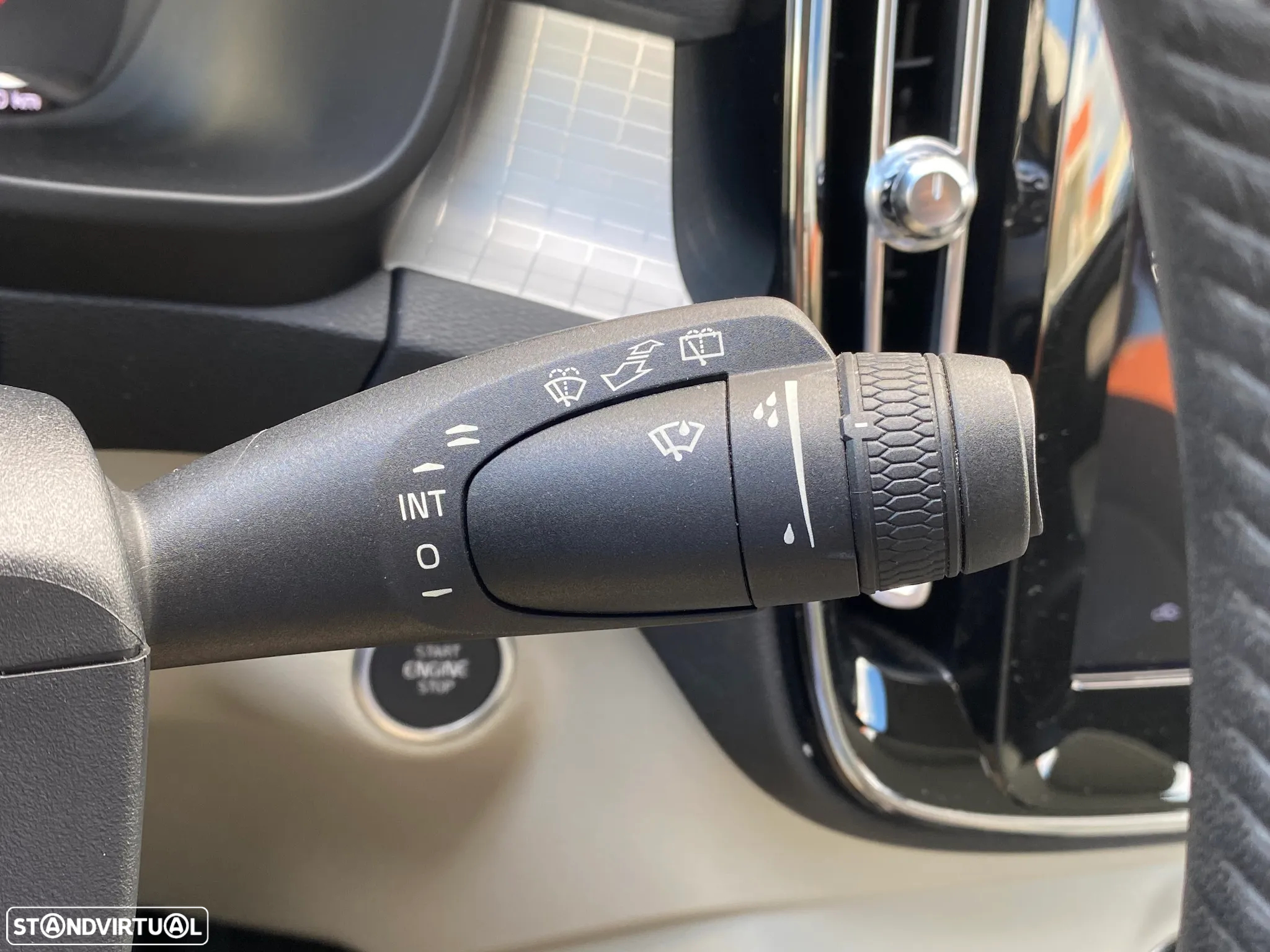 Volvo XC 40 2.0 D3 Momentum Plus Geartronic - 27