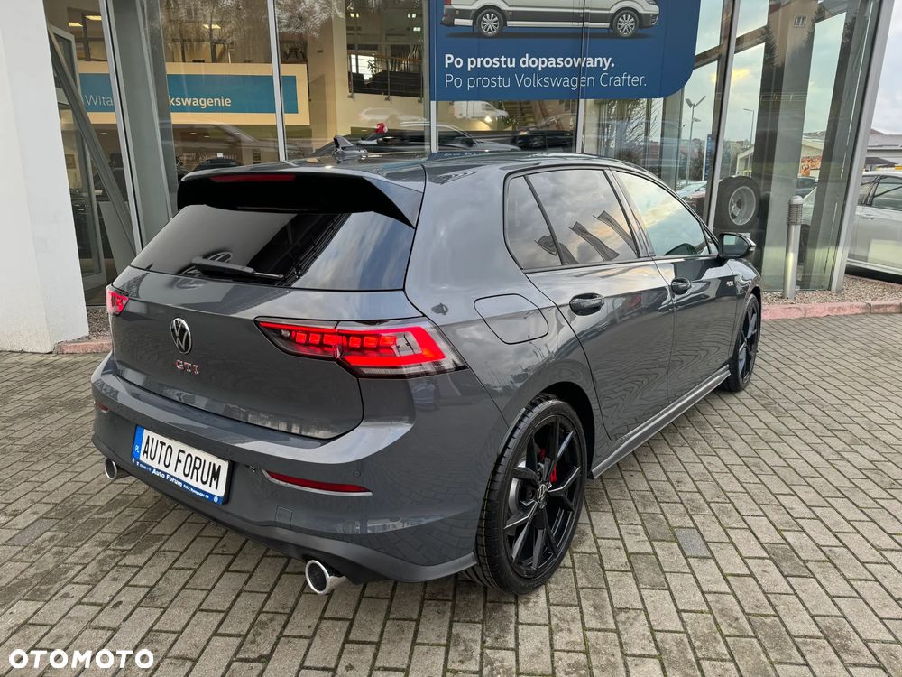 Volkswagen Golf - 6