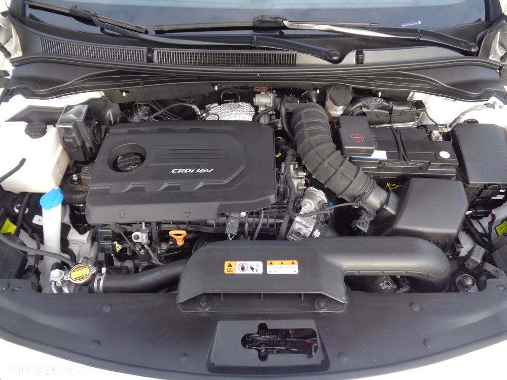 Hyundai i40 Kombi 1.7 CRDi DCT Premium - 12