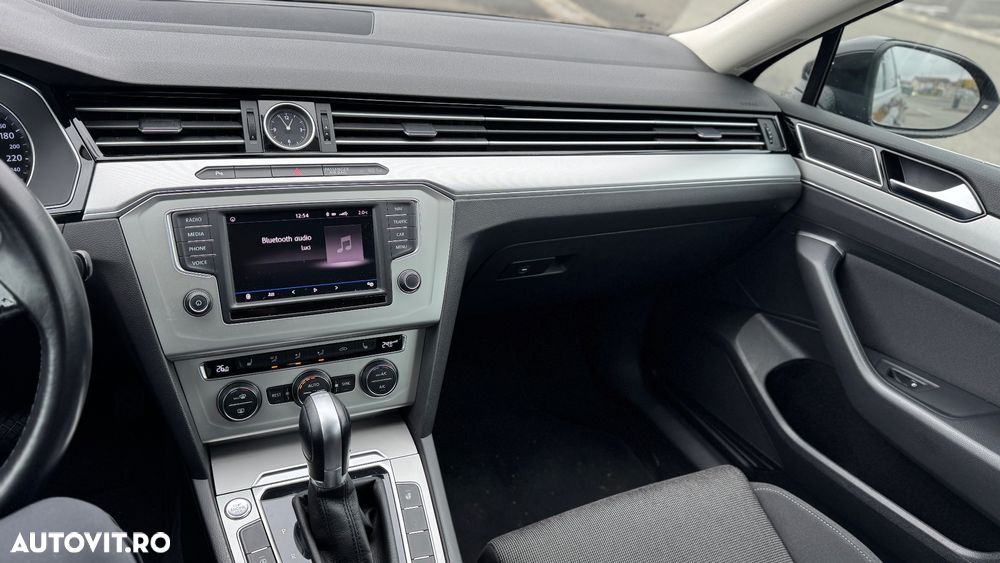 Volkswagen Passat - 10