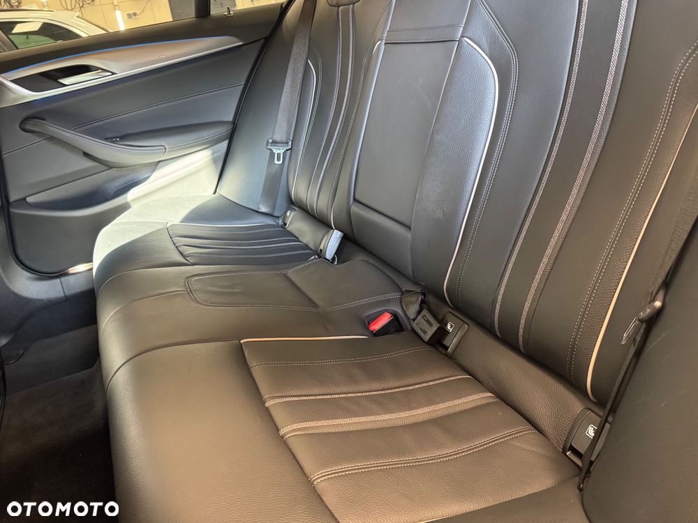BMW Seria 5 530e xDrive M Sport Edition - 21