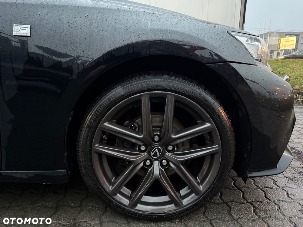 Lexus IS 300h F Sport - 24