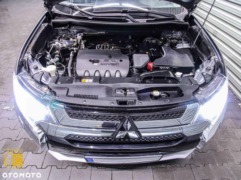 Mitsubishi Outlander 2.0 Instyle Navi 4WD CVT - 16