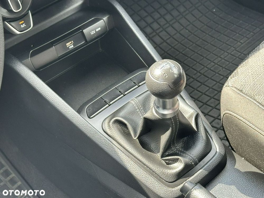 Kia Rio - 32