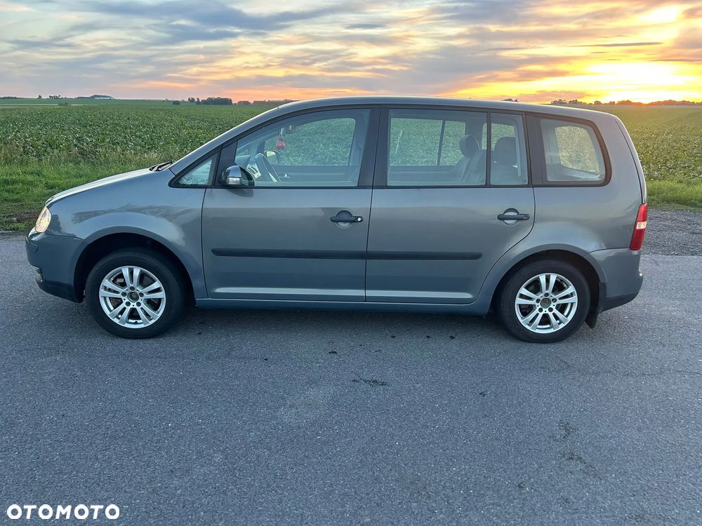 Volkswagen Touran 1.6 FSI Basis - 6
