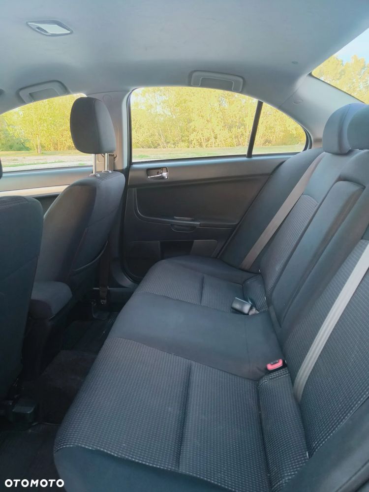 Mitsubishi Lancer 1.5 - 10