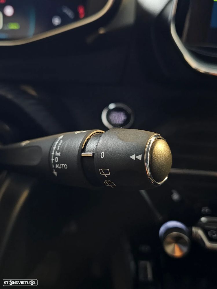 Peugeot e-208 Allure - 17