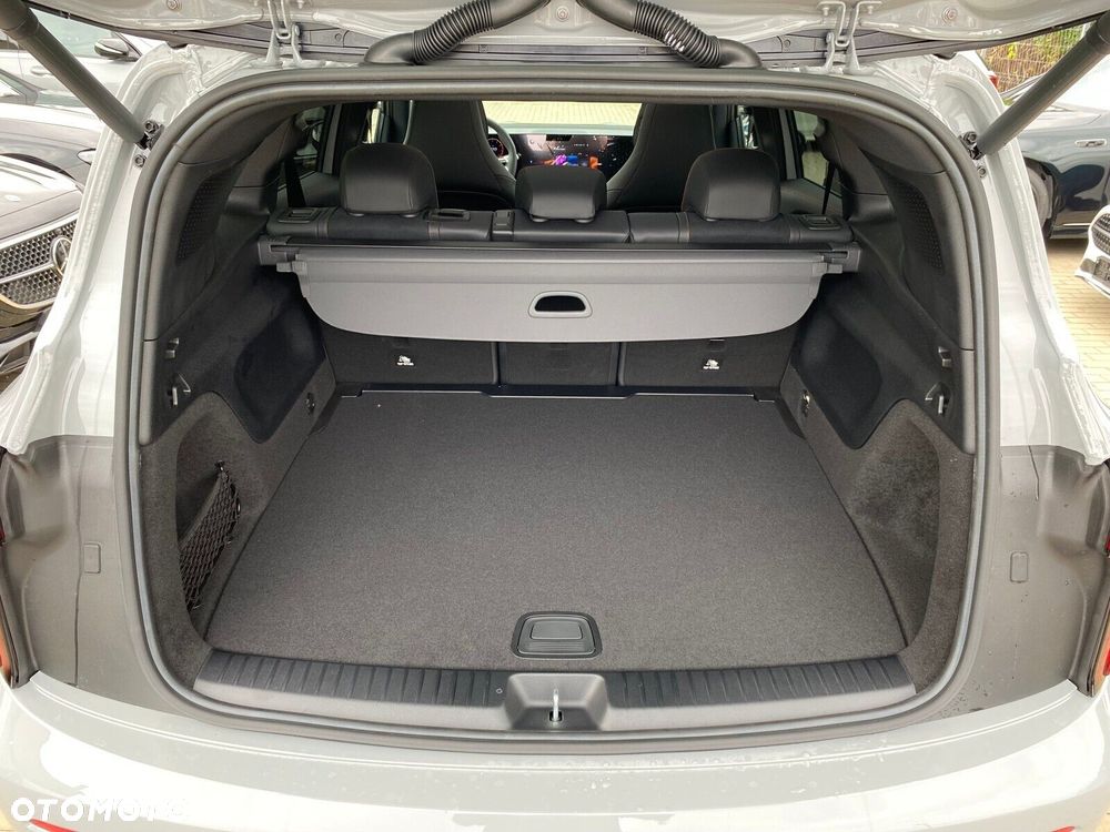Mercedes-Benz GLB - 24