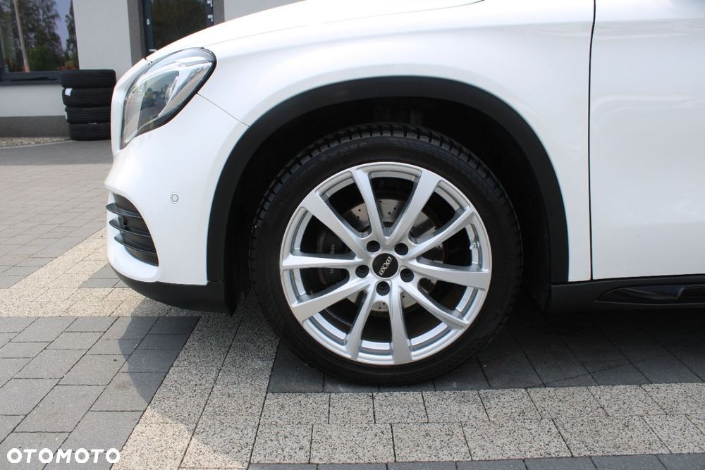 Mercedes-Benz GLA - 16