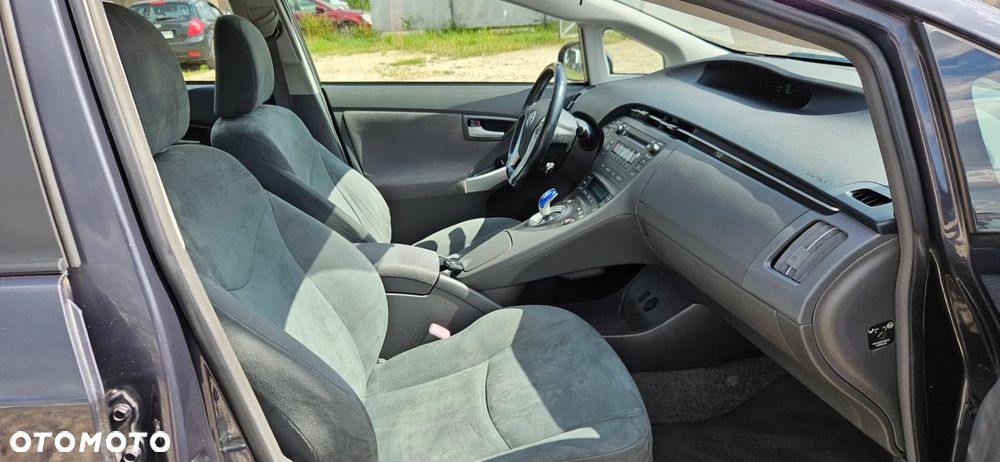 Toyota Prius (Hybrid) - 24