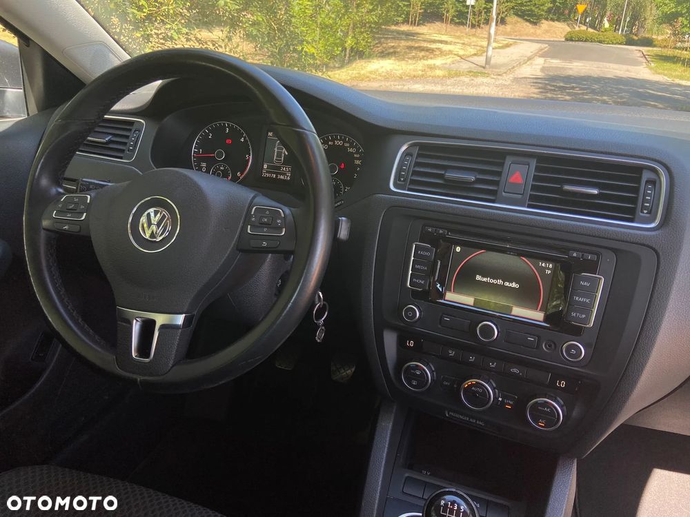 Volkswagen Jetta - 14