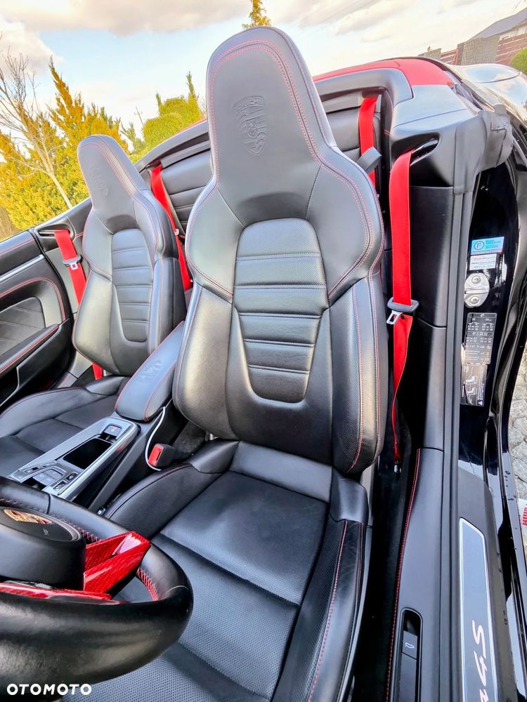 Porsche 911 Carrera 4S - 22