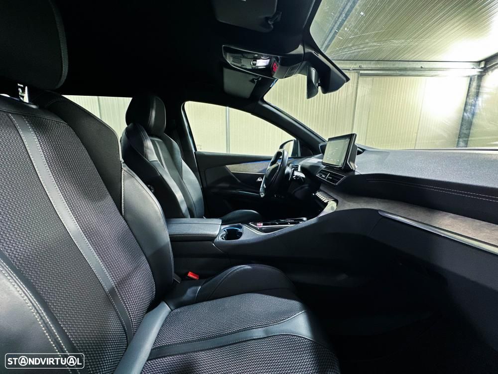 Peugeot 5008 Hybrid 136 e-DSC GT - 22
