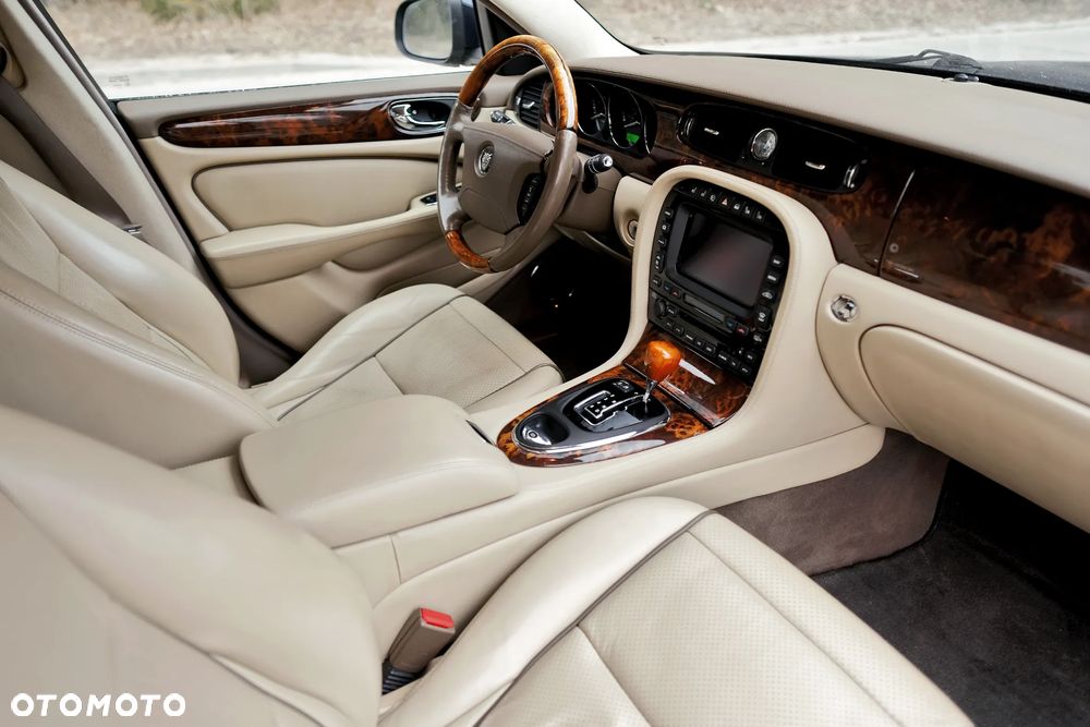 Jaguar XJ XJ8 4.2 LWB High - 17