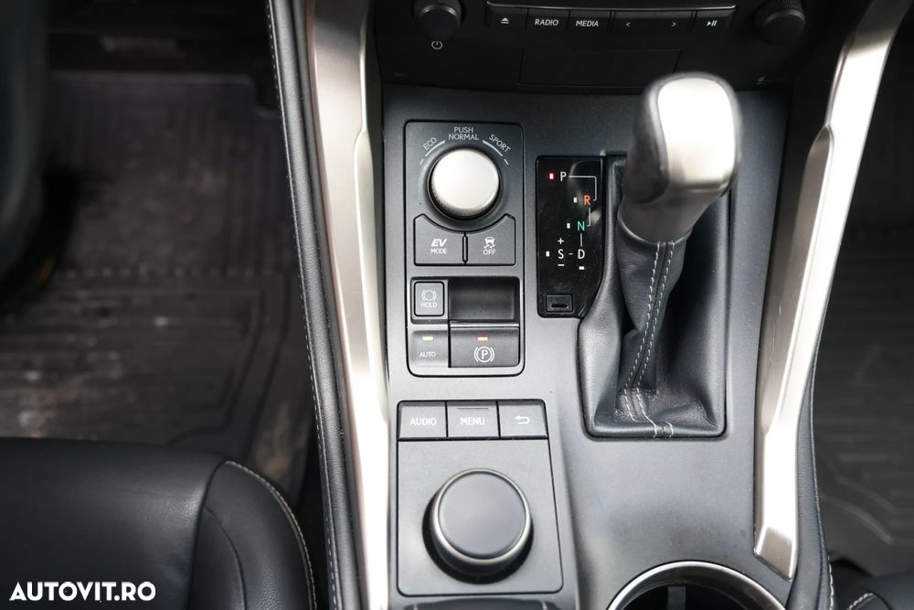 Lexus Seria NX 300h - 17