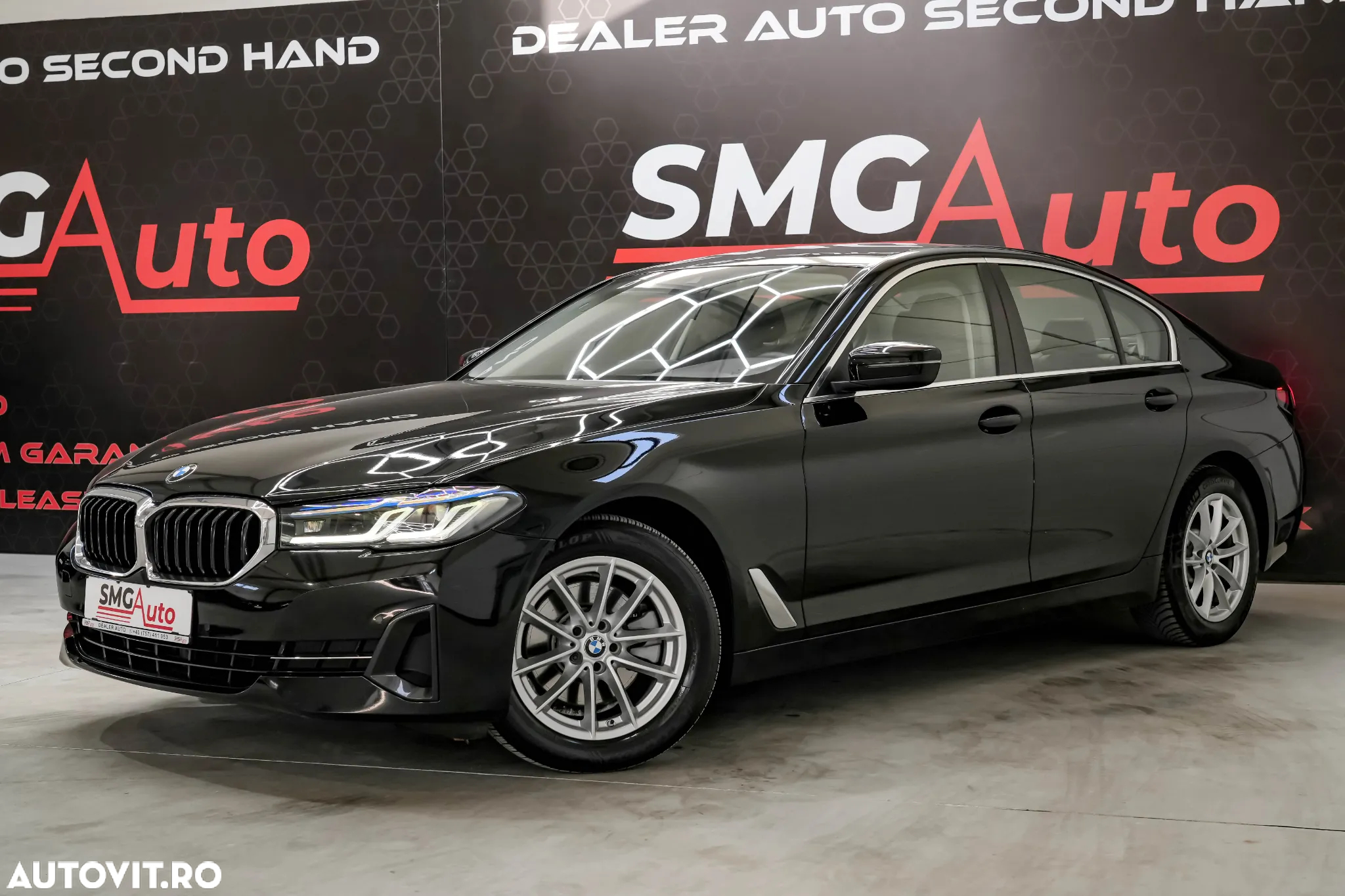 BMW Seria 5 520i Aut. Luxury Line - 29