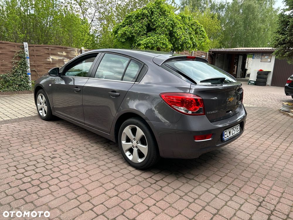 Chevrolet Cruze 1.8 LTZ - 11
