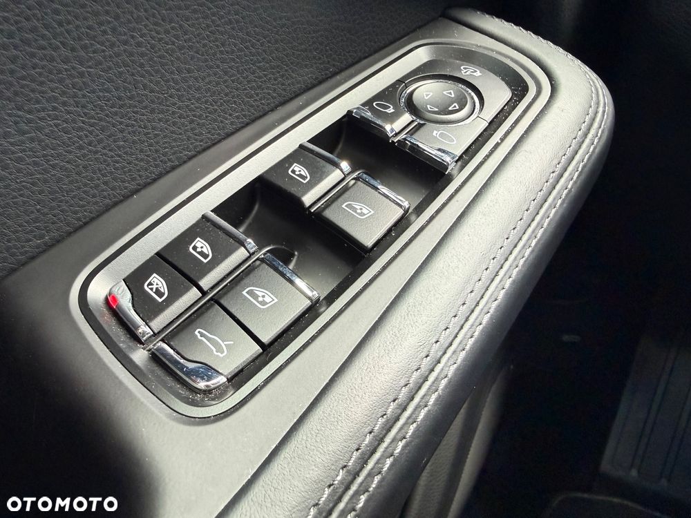 Porsche Macan T - 24