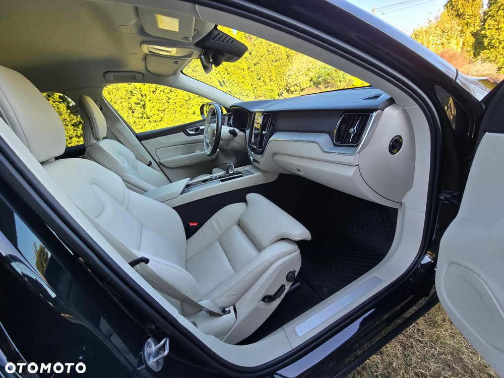 Volvo XC 60 B4 D AWD Plus Bright - 11