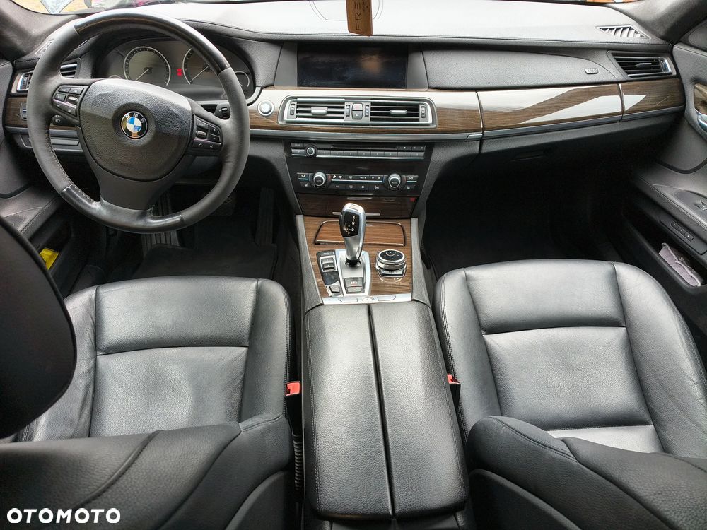 BMW Seria 7 740i - 17