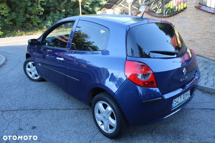 Renault Clio - 25