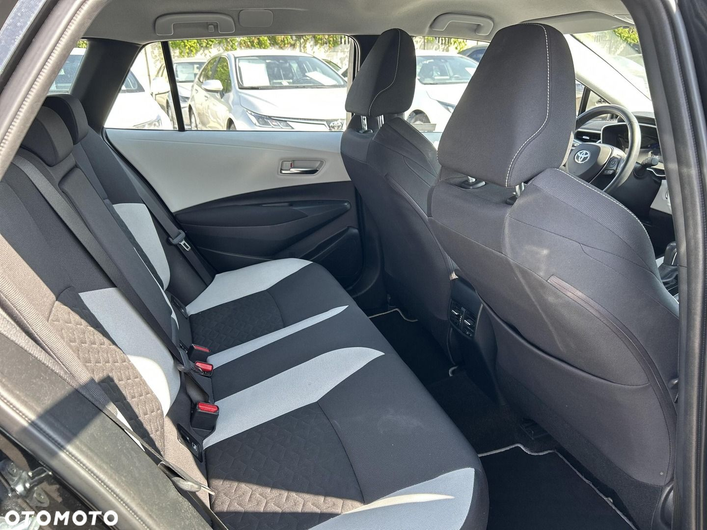 Toyota Corolla 1.8 Hybrid Comfort - 12