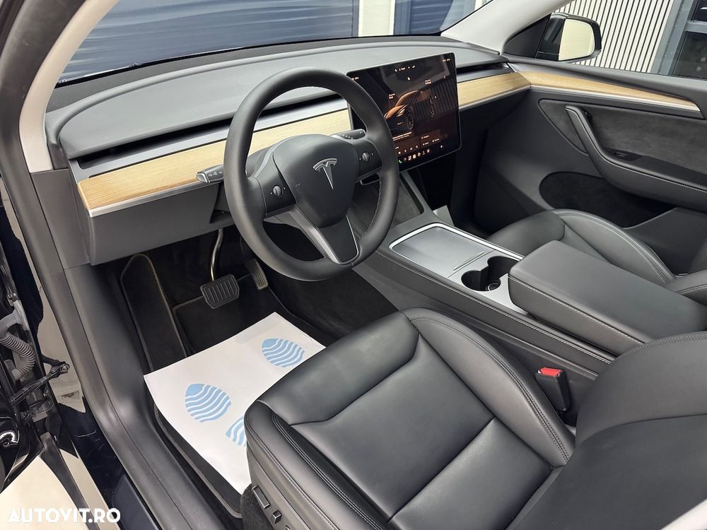 Tesla Model Y Long Range Dual Motor AWD - 6