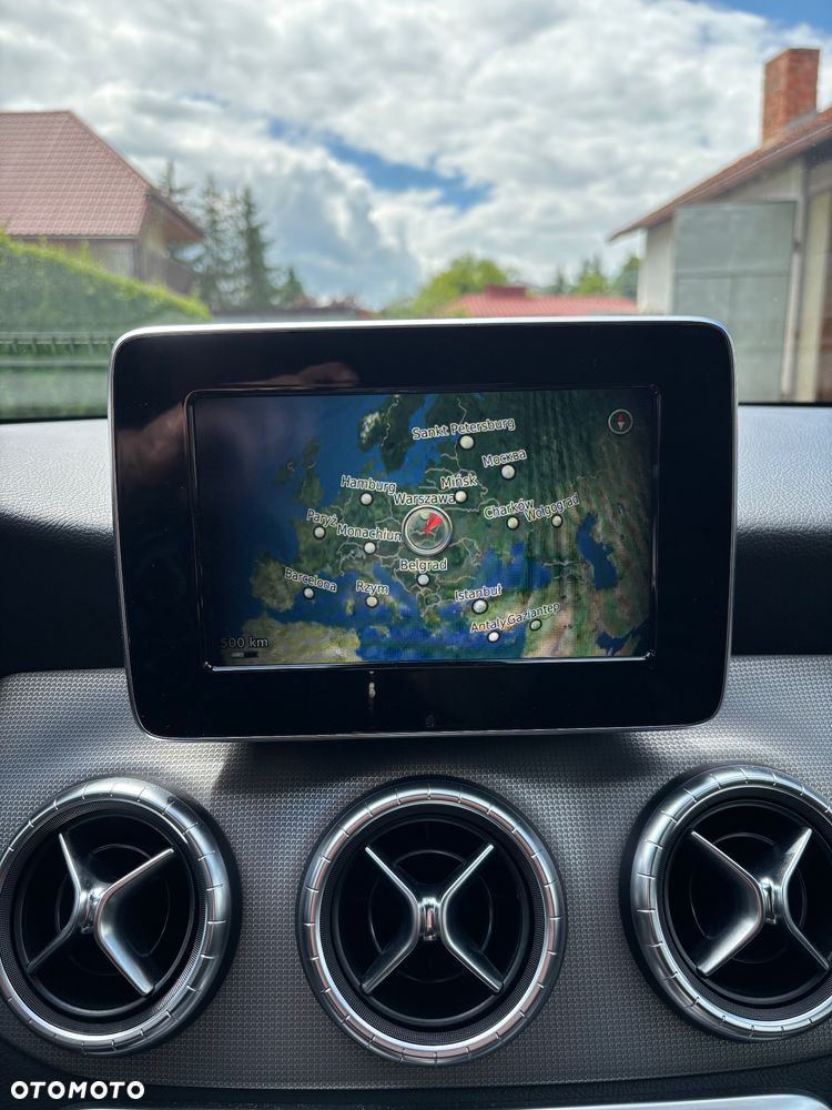 Mercedes-Benz CLA 180 7G-DCT - 18