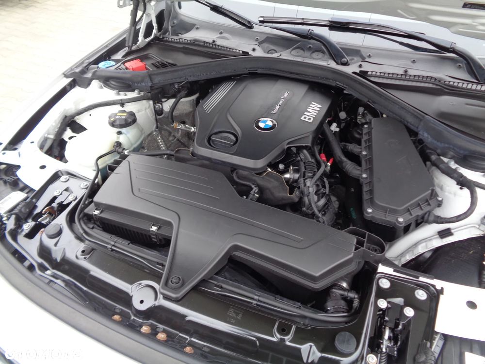 BMW Seria 3 320d xDrive Edition Luxury Line Purity - 23
