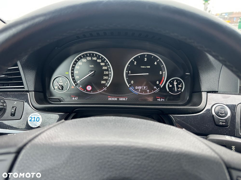 BMW Seria 5 525d xDrive - 13