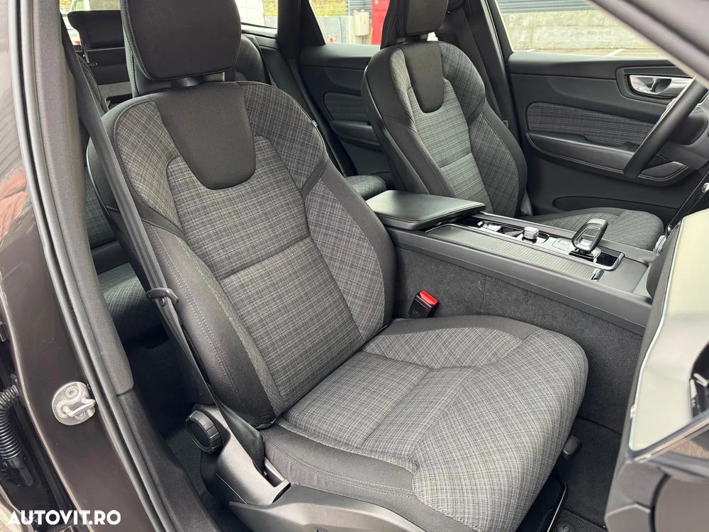 Volvo XC 60 B4 MHEV AT AWD Core - 21