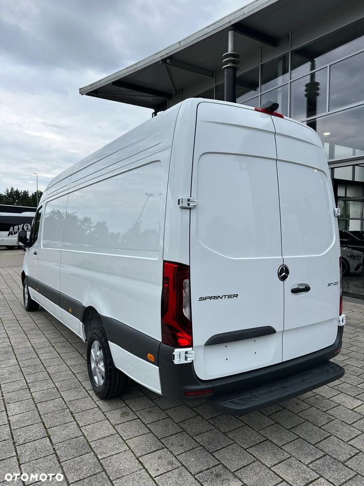 Mercedes-Benz Sprinter - 8