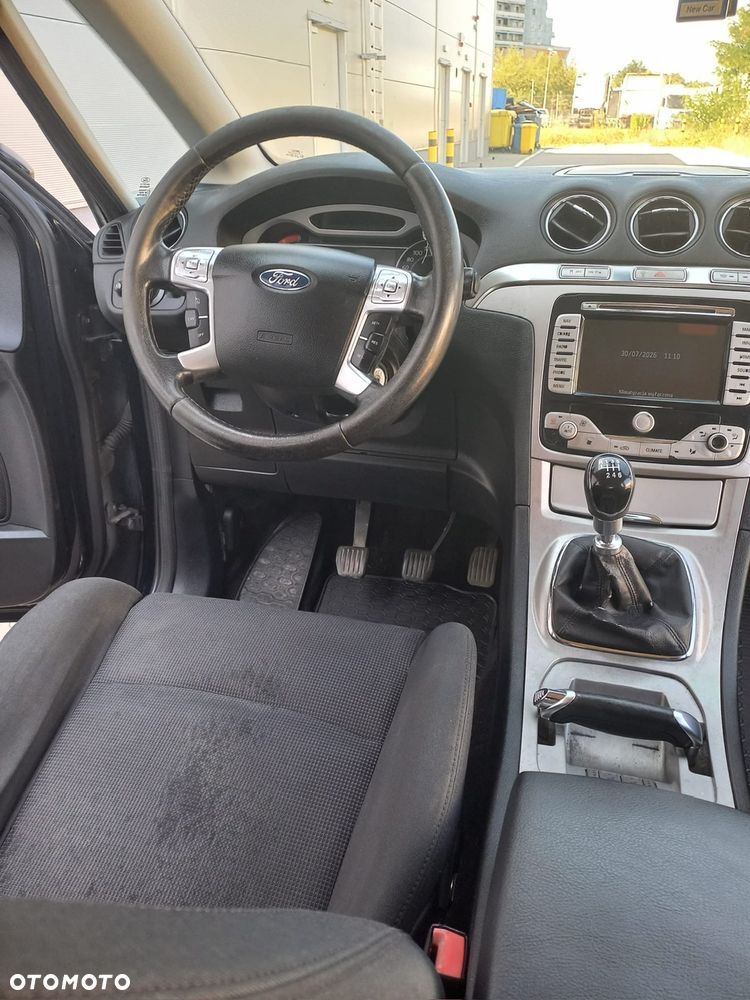 Ford S-Max - 11