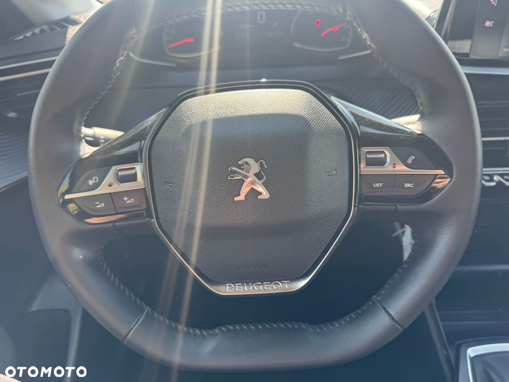 Peugeot 208 - 25