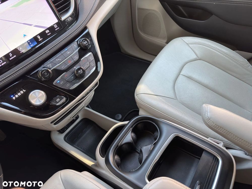Chrysler Pacifica - 15