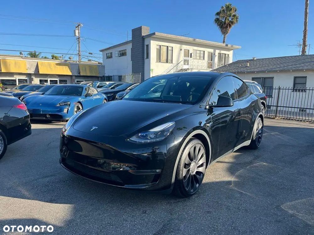 Tesla Model Y Performance Dual Motor AWD - 2
